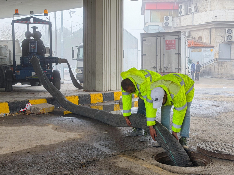 أمانة عمان تنفذ خطة الطوارئ خلال المنخفض الجوي وتوزع كوادرها على مواقع العاصمة