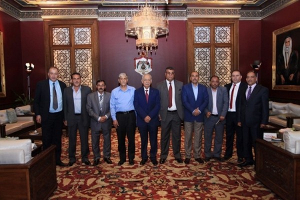 رئيس الديوان الملكي الهاشمي يلتقي وفدا من محافظة الكرك صور