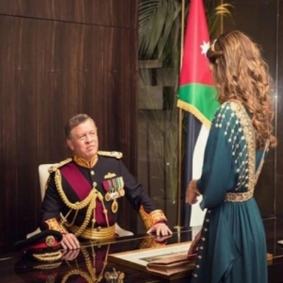 شاهد ماذا قال الملك عن الانتقادات الموجهة للملكة رانيا