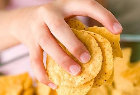 الصحة توافق على بيع أنواع محدودة من «الشيبس» في المدارس