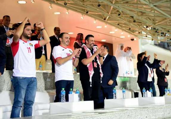الأردنيون في الإمارات وقفة نشامى خلف المنتخب (صور)