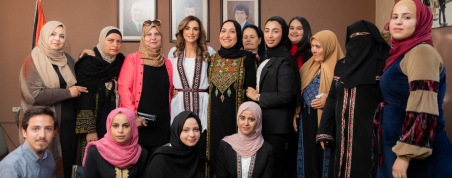 الملكة رانيا تحتفل مع أطفال مؤسسة الحسين الاجتماعية بأمهات ومربيات المؤسسة