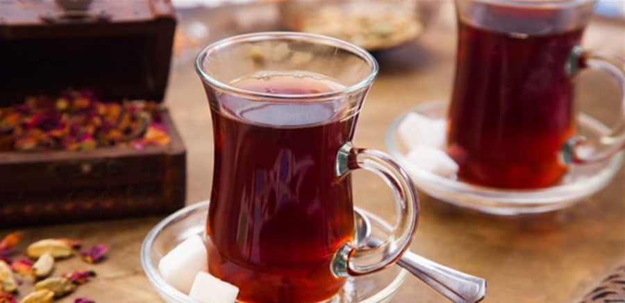 خبر مفاجئ لمحبي الشاي الساخن .. قد يسبب لكم السرطان بنسبة 90!