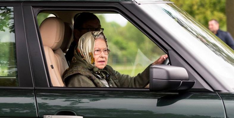 الملكة إليزابيث تعتزل القيادة على الطرقات العامة