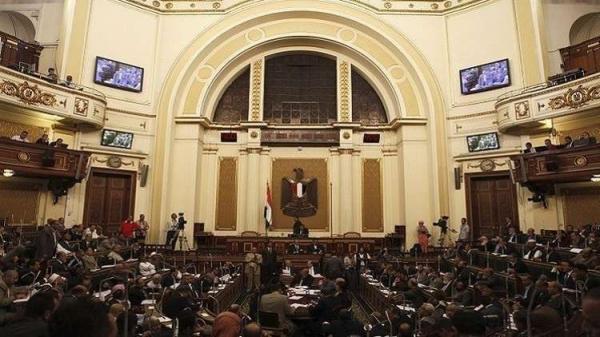 برلماني مصري يغني للتعديلات الدستورية (فيديو)