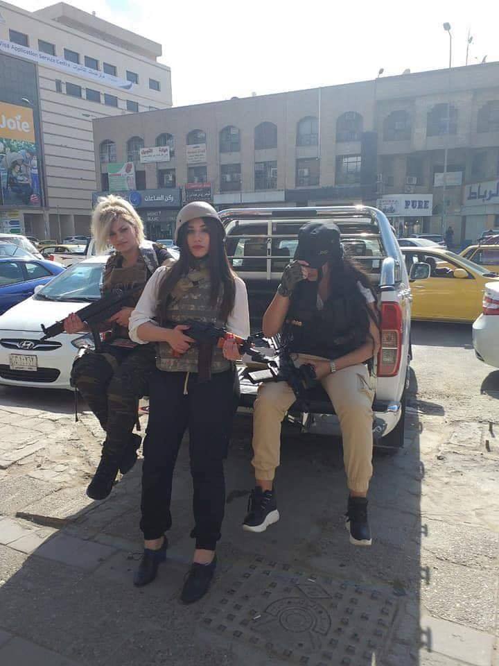 فتيات يتظاهرن بملابس بابجي في شوارع العراق (صور)