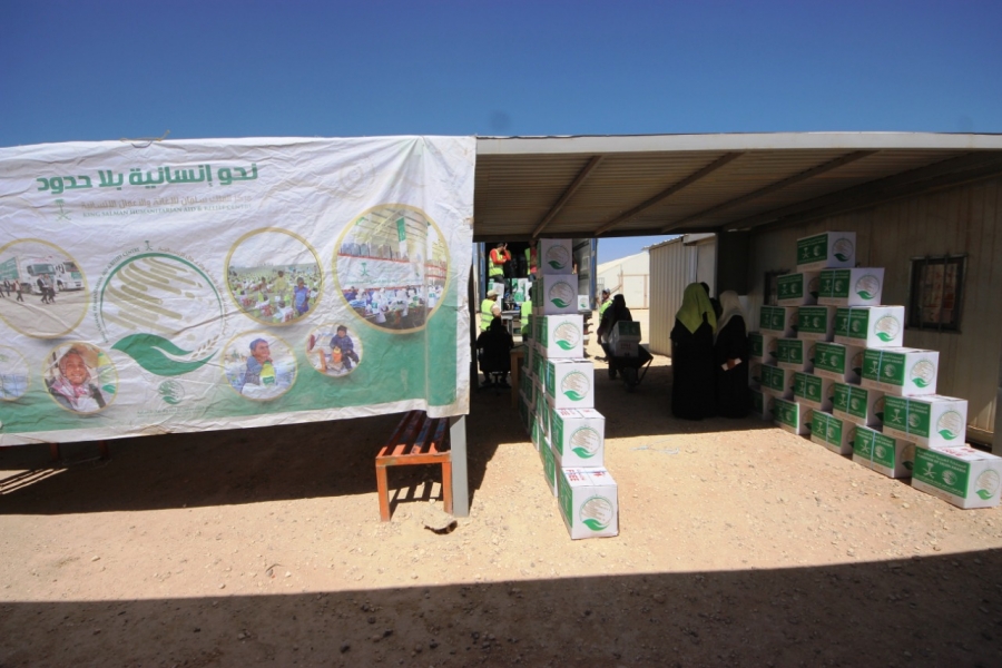 مركز الملك سلمان للإغاثة يوزع 105 اطنان من السلال الرمضانية في مخيمي الزعتري والأزرق