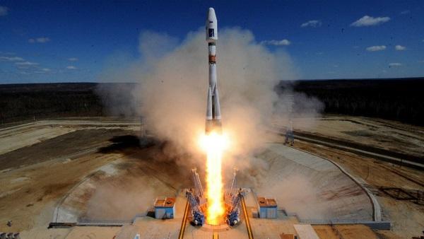 صاعقة تضرب صاروخ  Soyuz أثناء إطلاقه من بليسيتسك
