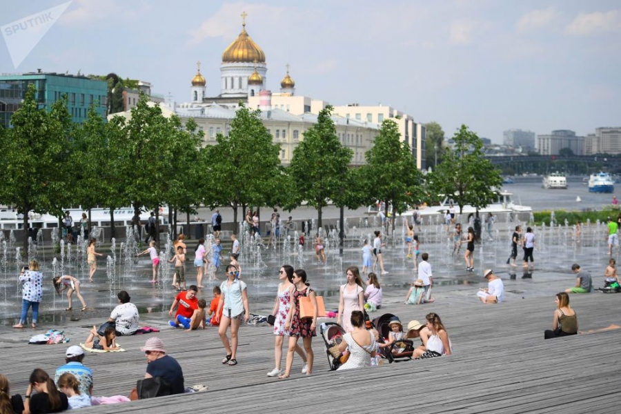 بسبب الحر الشديد ....هذا ما فعلته موسكو لمواطنيها   صور