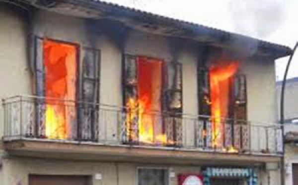 لبنان: وفاة طفلة رمتها خادمة من شرفة المنزل لإنقاذها من حريق