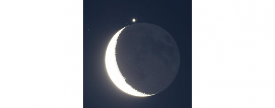 كوكب المشتري يشرق ملاصقا للقمر مساء الاحد