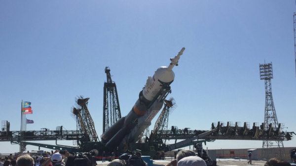 طاقم سويوز الروسية يصل محطة الفضاء