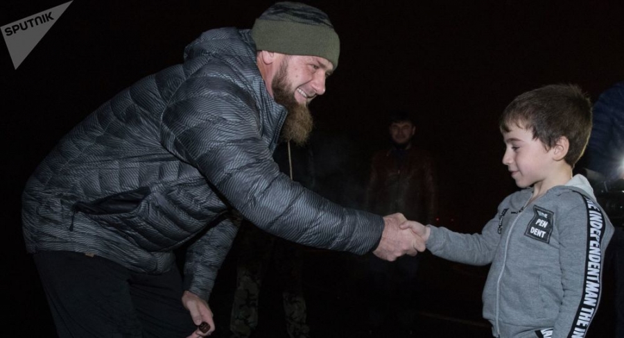 رئيس الشيشان يعين حارسا أمنيا يبلغ من العمر 6 سنوات(فيديو)