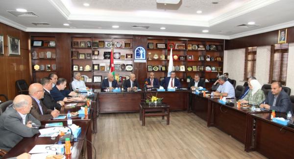 لجنة مشتركة لدراسة مطالب المتضررين من الباص السريع في طارق