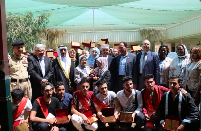 الخيرية الهاشمية والملكية البحرينية تكرمان اوائل الثانوية في مخيم الزعتري