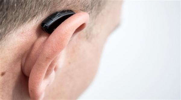 الطريقة الصحيحة للعناية بسماعة الأذن الطبية