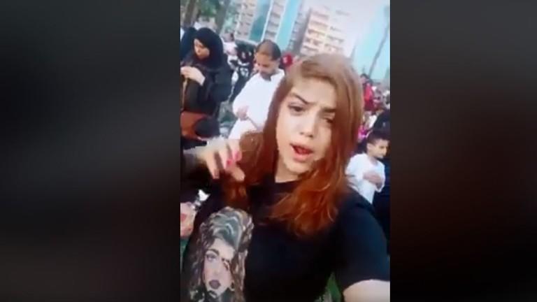 شاهد بالفيديو: مصرية تغني بصلاة العيد