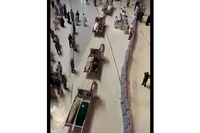 شاهد بالفيديو ... تشييع جثامين 58 حاجّا من المسجد الحرام