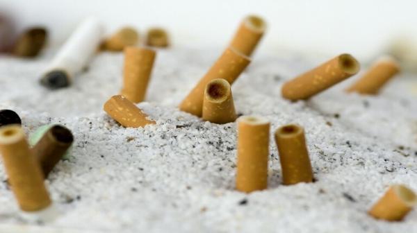 خبراء يدعون لحظر فلاتر السجائر ويكشفون خرافتها الخادعة