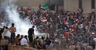 اصابة العشرات من المتظاهرين في البصرة