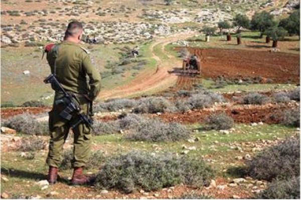 الاحتلال الاسرائيلي يمنع الفلسطينيين من دخول أراضيهم جنوب نابلس