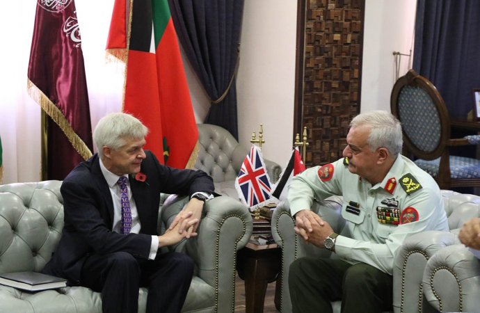 الحنيطي يبحث مع السفير البريطاني تعزيز التعاون الثنائي