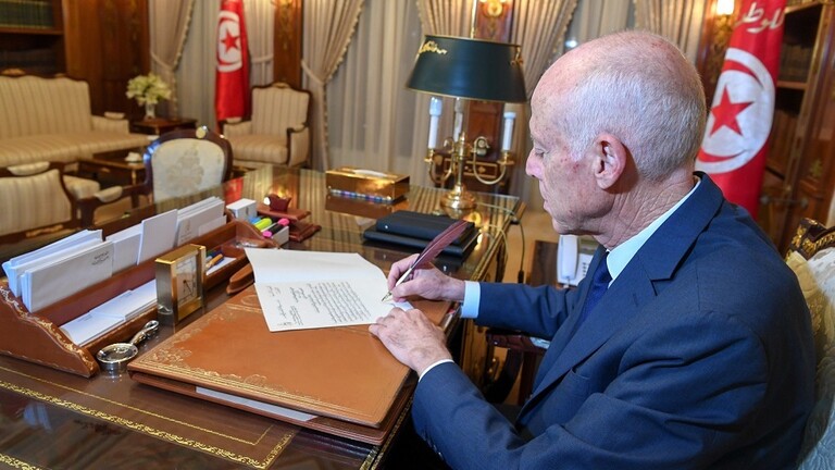 الرئيس التونسي يكلف رسميا مرشح حركة النهضة بتشكيل الحكومة