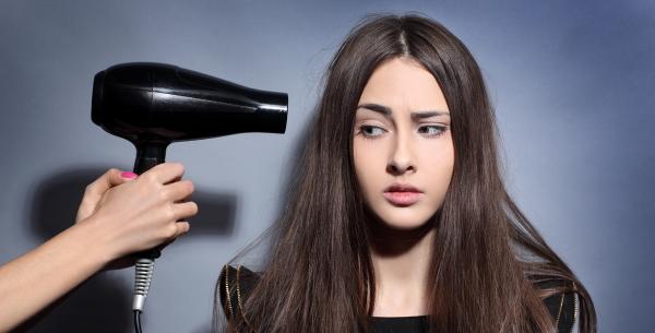 استخدام مجفف الشعر يتحول إلى كارثة إذا لم تقومي بهذه الخطوة الجديدة