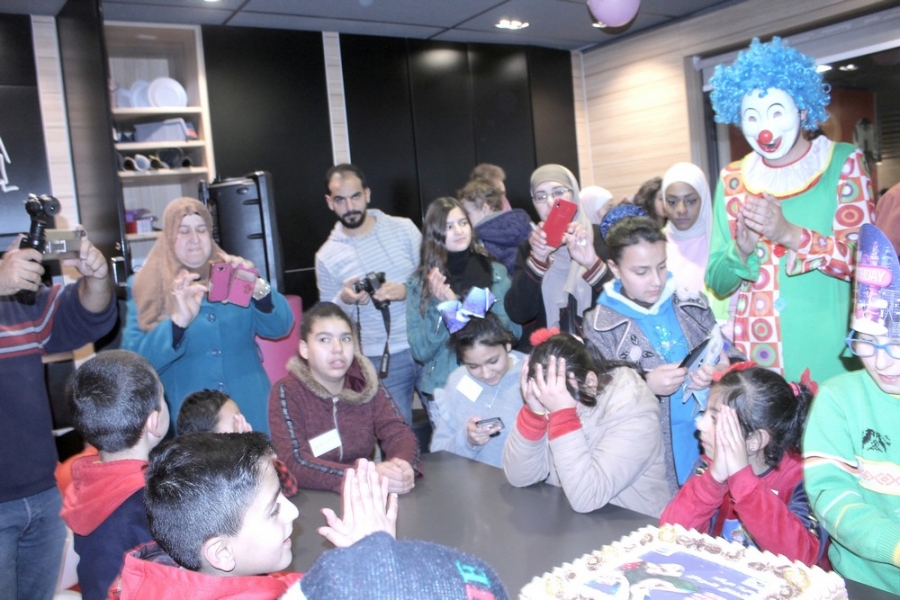 منظمة حرير تحتفل بعيد ميلاد عدد من أطفال السرطان(صور)