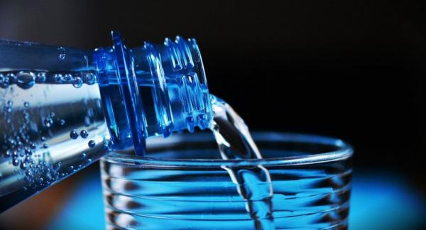 11 فائدة لشرب المياه على معدة خاوية صباحا