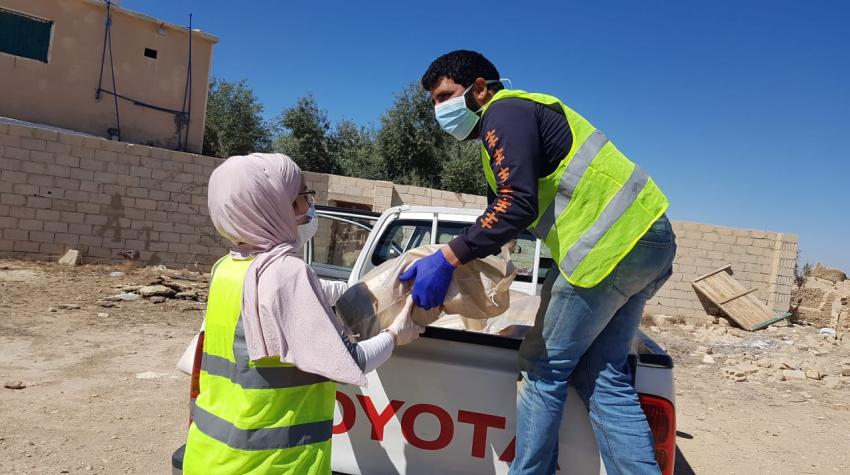 الهيئة الخيرية الأردنية الهاشمية توزع طرودا غذائية في معان