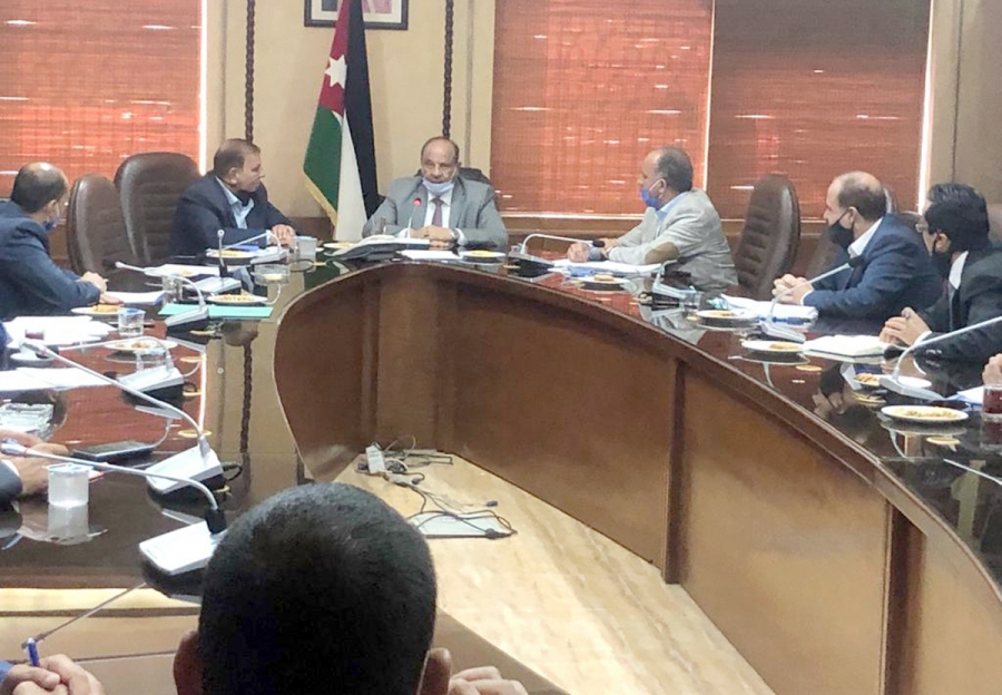 وزير الداخلية يترأس اجتماعا للحكام الإداريين بمحافظة العاصمة