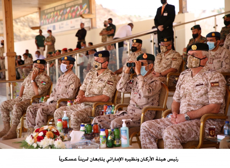 رئيس هيئة الأركان ونظيره الإماراتي يتابعان تمريناً عسكرياً