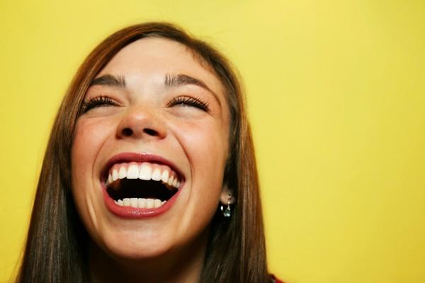 7 أمراض مختلفة يمكن علاجها بالضحك