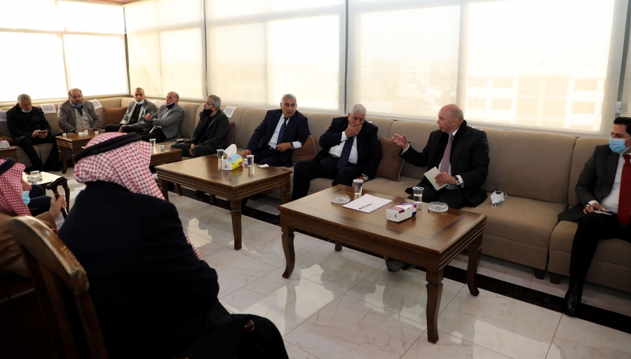 رئيس مجلس الأعيان يستمع لمطالب المزارعين الأردنيين