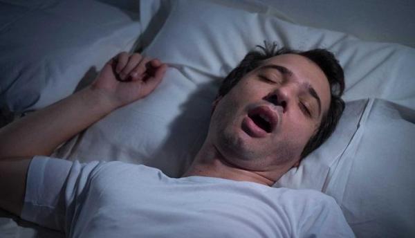 لماذا يتحدث الأشخاص أثناء النوم؟
