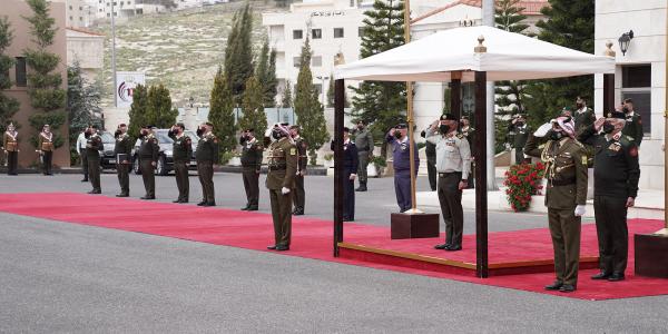الملك يزور القيادة العامة للقوات المسلحة بذكرى تعريب قيادة الجيش