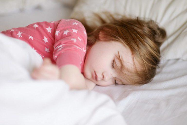 أغذية تجعل الأطفال ينامون بشكل جيد