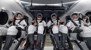 عودة أربعة رواد من محطة الفضاء الدولية الى الارض