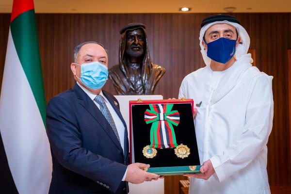 الامارات تمنح السفير الأردني وسام الاستقلال من الطبقة الأولى