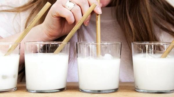 هل شرب الحليب بكرتونة أفضل من الحليب المعبأ؟