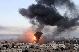 استشهاد مواطنين بقصف طائرات الاحتلال وسط غزة
