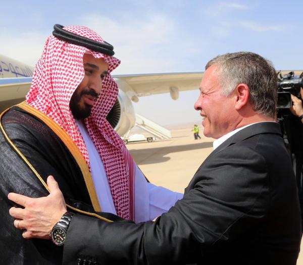 ولي العهد السعودي يهنئ الملك بعيد الاستقلال