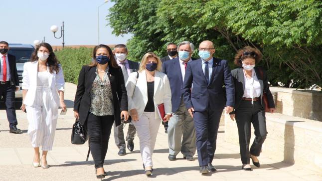 السفيرة الفرنسية في الأردن تزور الجامعة الأميركيّة في مادبا – صور