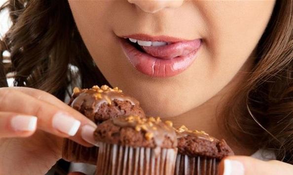 ماذا يحدث لبشرتك عند تناول الحلوى يوميا؟