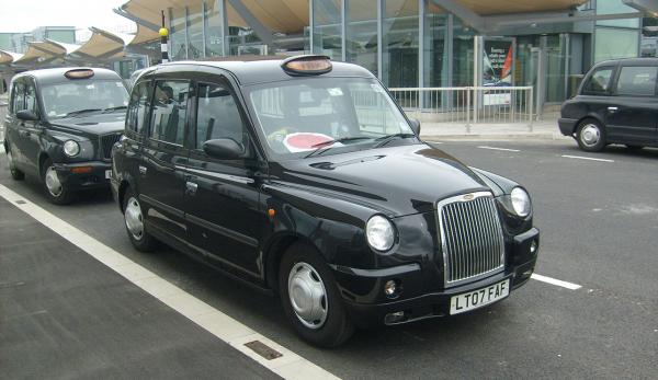 مستقبل غامض لسيارات الأجرة السوداء الشهيرة في لندن