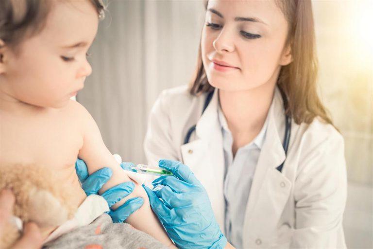 تطعيم الأطفال ضد كورونا.. لماذا لم ينصح الأطباء بتلقيه؟
