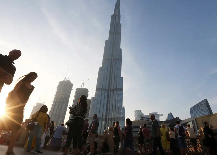 الإمارات تجري تعديلاً على رسوم الإقامة