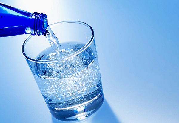 خبراء: المياه الغازية خطر يهدد صحة الجسم