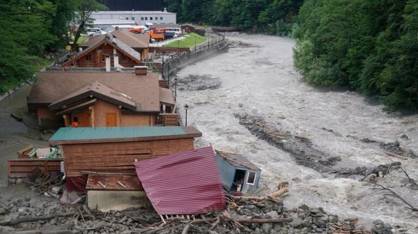 مقتل شخص وفقدان 3 آخرين جراء فيضانات في سوتشي بجنوب روسيا
